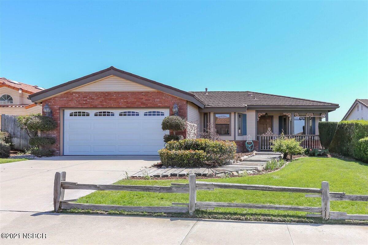 Property Photo: 876 McCloud Street CA 93455