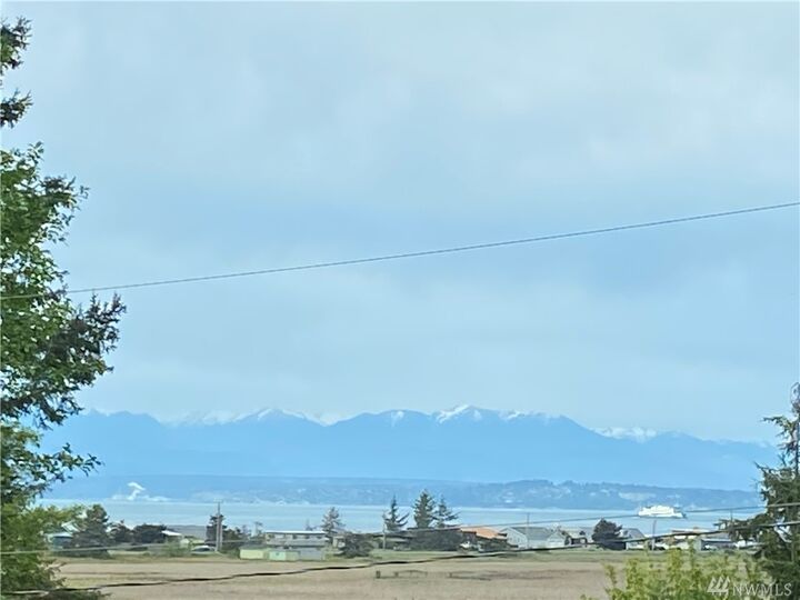 Property Photo:  94 Perry Dr  WA 98239 