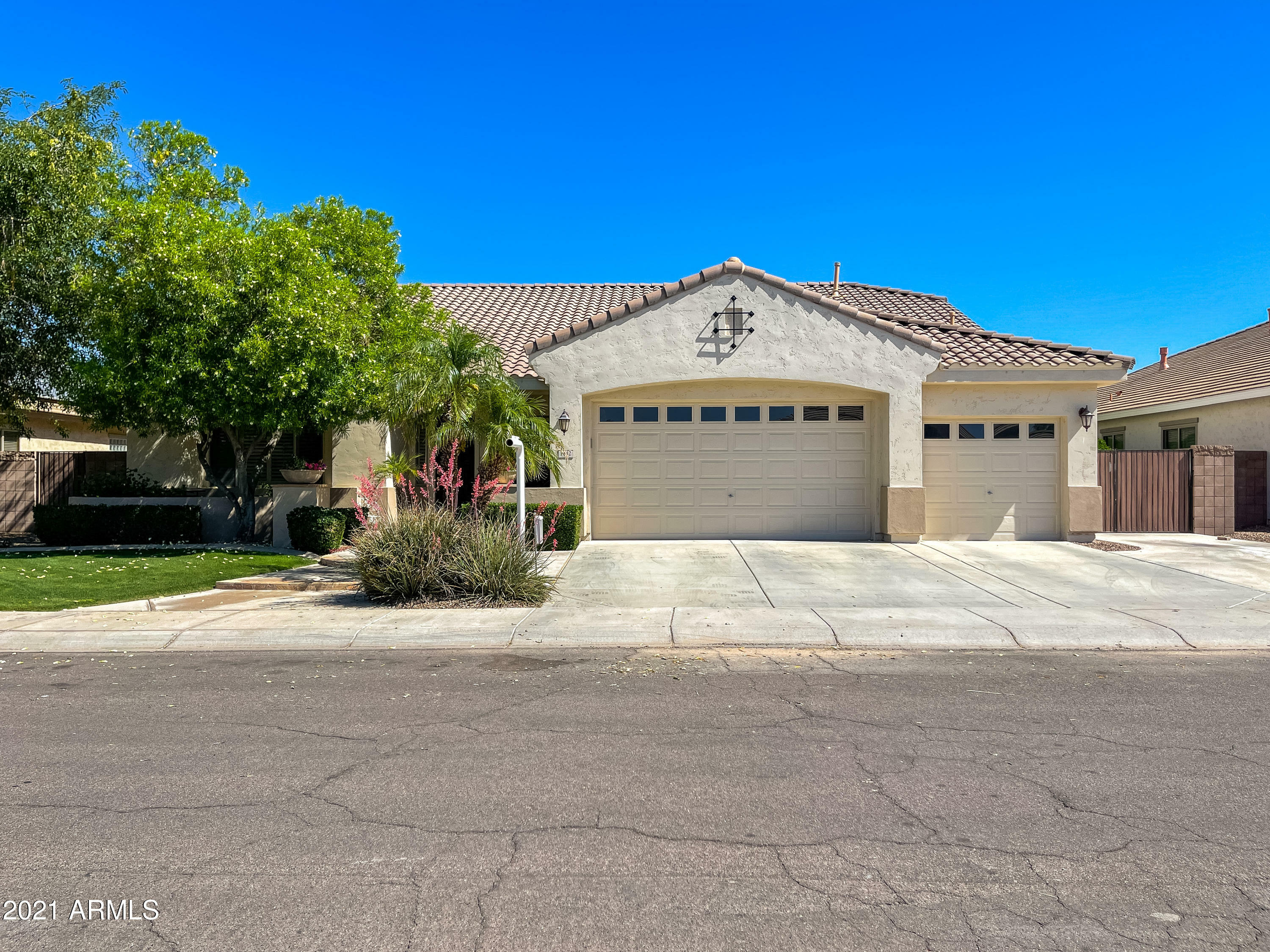 Property Photo:  1142 E Coconino Drive  AZ 85249 