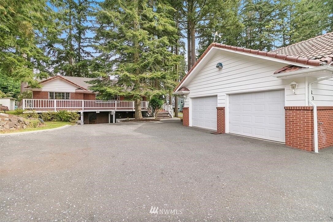 Property Photo:  923 Harvest Road  WA 98012 