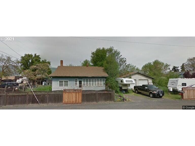 Property Photo:  2235 W 10th  OR 97058 