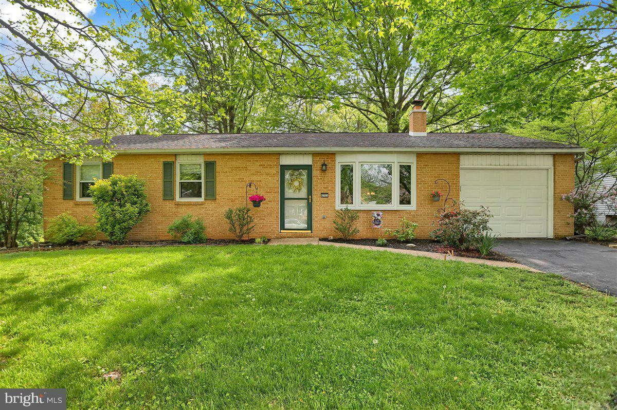 Property Photo:  2702 E Rosegarden Boulevard  PA 17055 