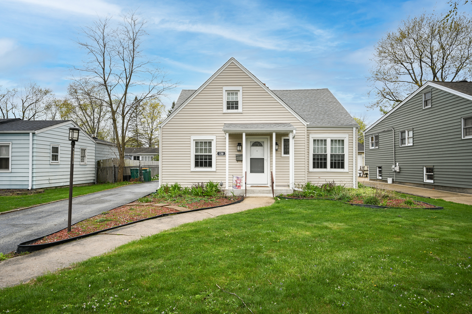 Property Photo:  130 S Lodge Lane  IL 60148 