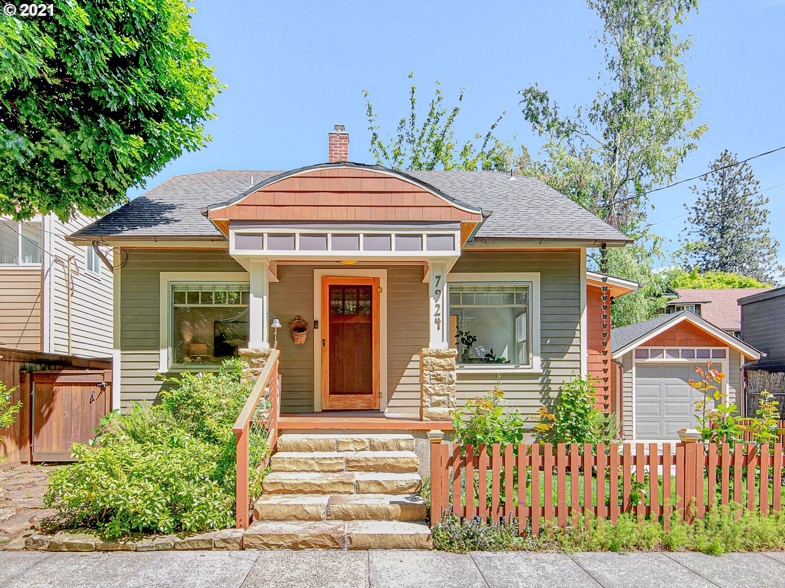Property Photo: 7924 SE 7th Ave OR 97202
