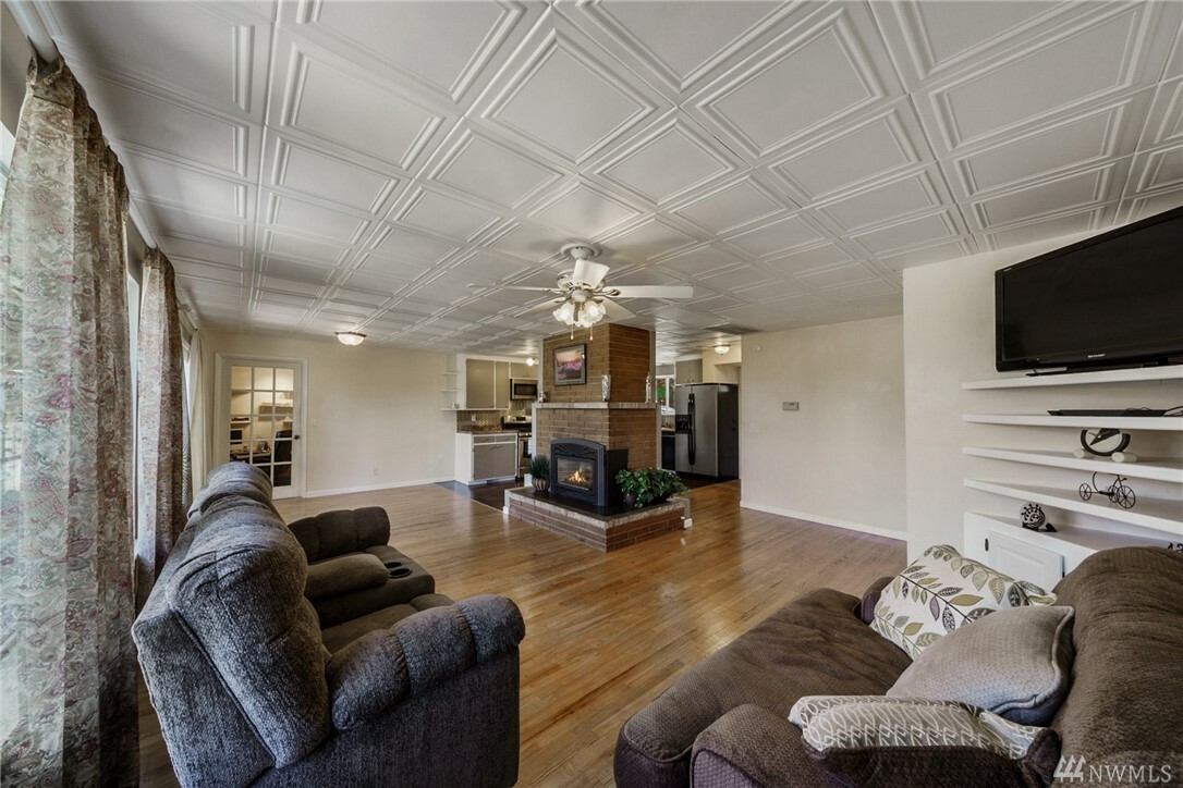 Property Photo: 652 S 305th St WA 98003