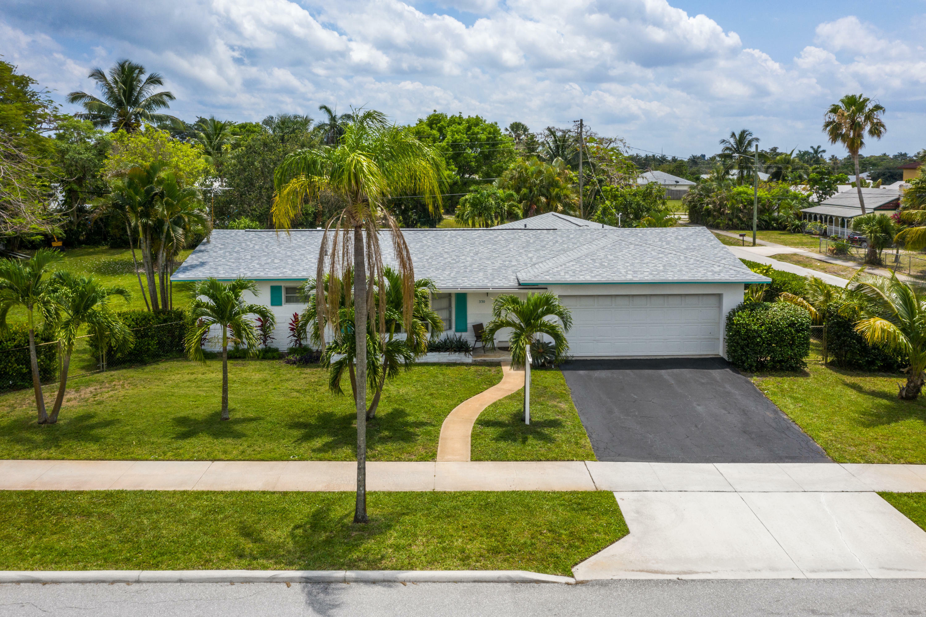 Property Photo:  330 W Ocean Avenue  FL 33435 