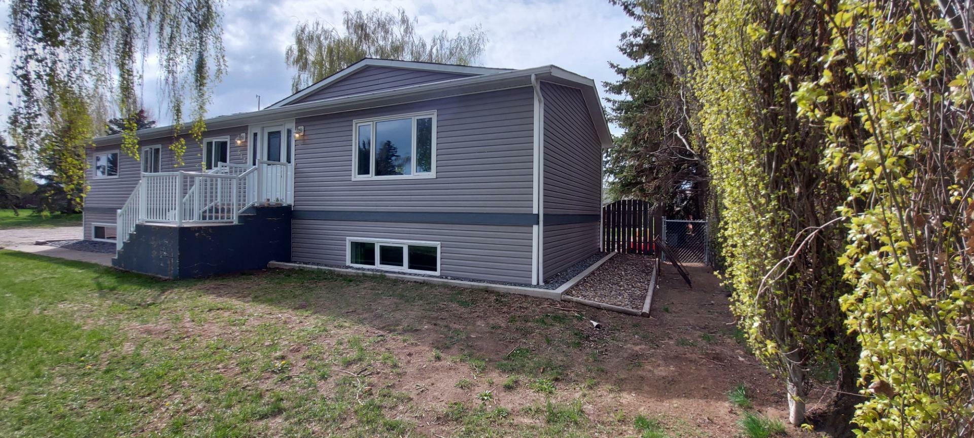 Property Photo:  512 2 Street  AB T0K 0Z0 