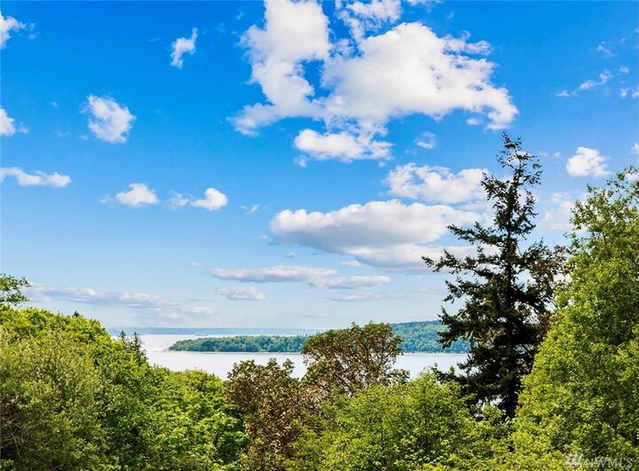 Property Photo: 617 SW 201st St WA 98166