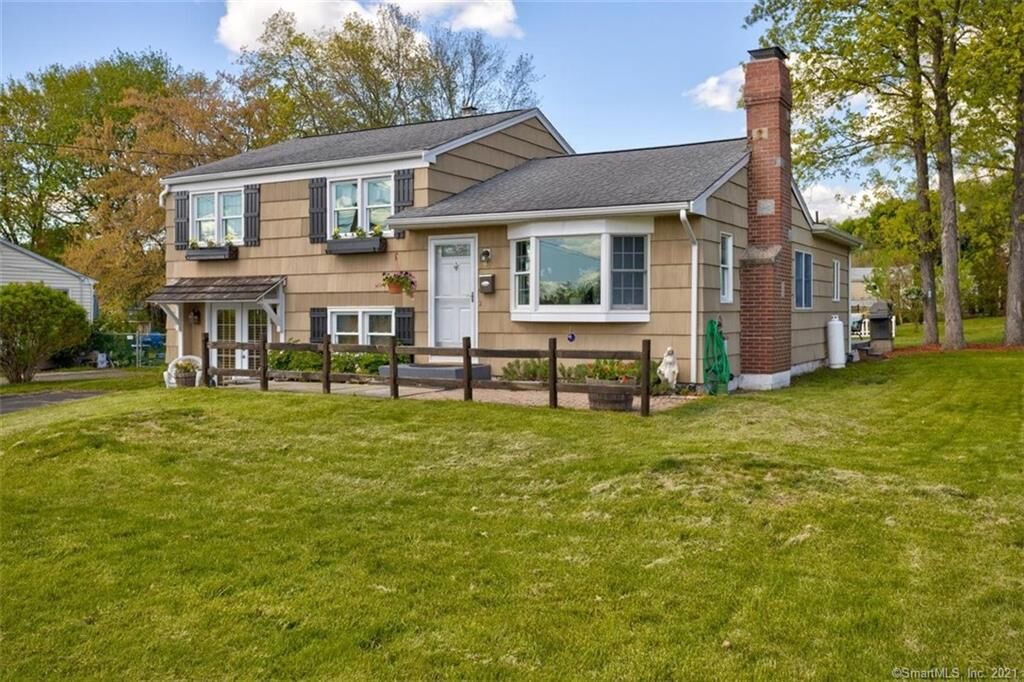 Property Photo: 48 Kingsland Avenue CT 06492