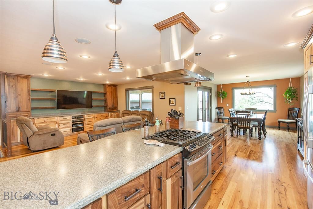 Property Photo:  407 S Cherry  MT 59644 