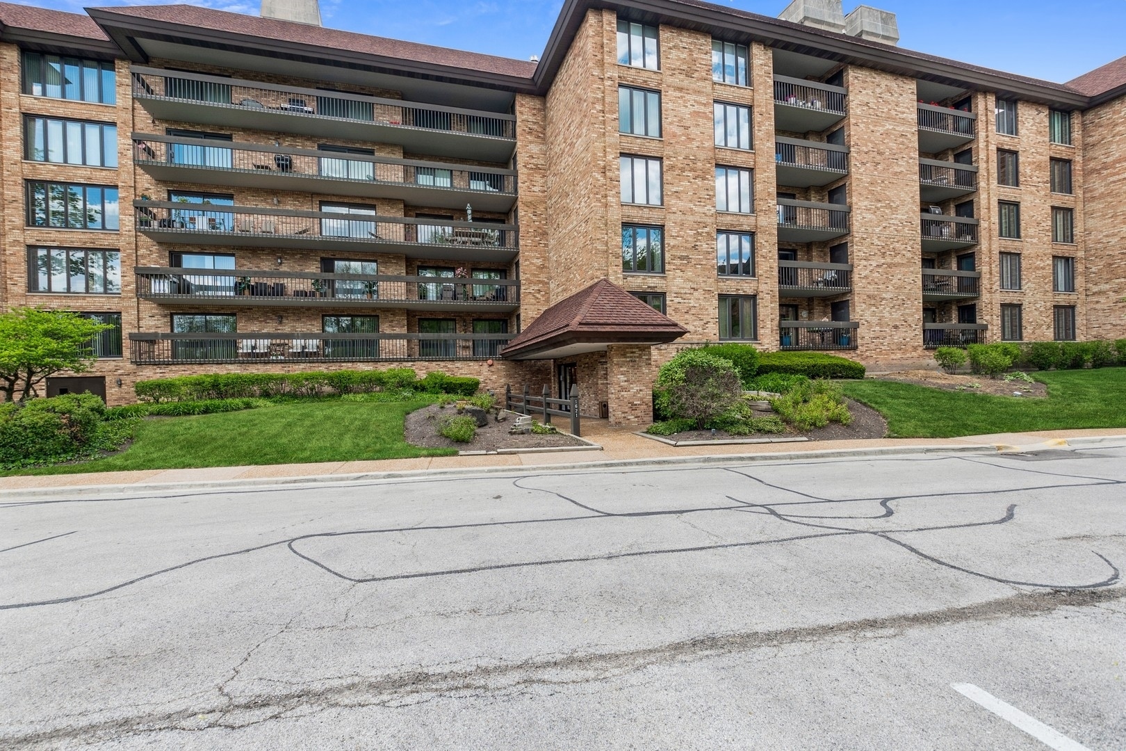 Property Photo: 1621 Mission Hills Road 104 IL 60062