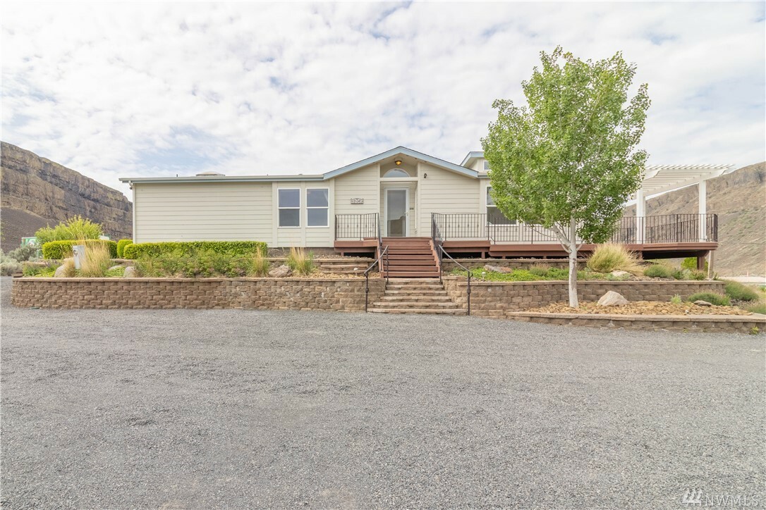 Property Photo: 32069 Lakeview Rd NE WA 99115