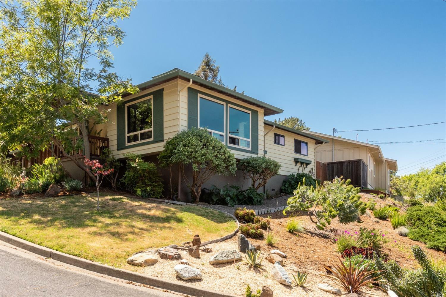 Property Photo: 8 Carmel Court CA 94903