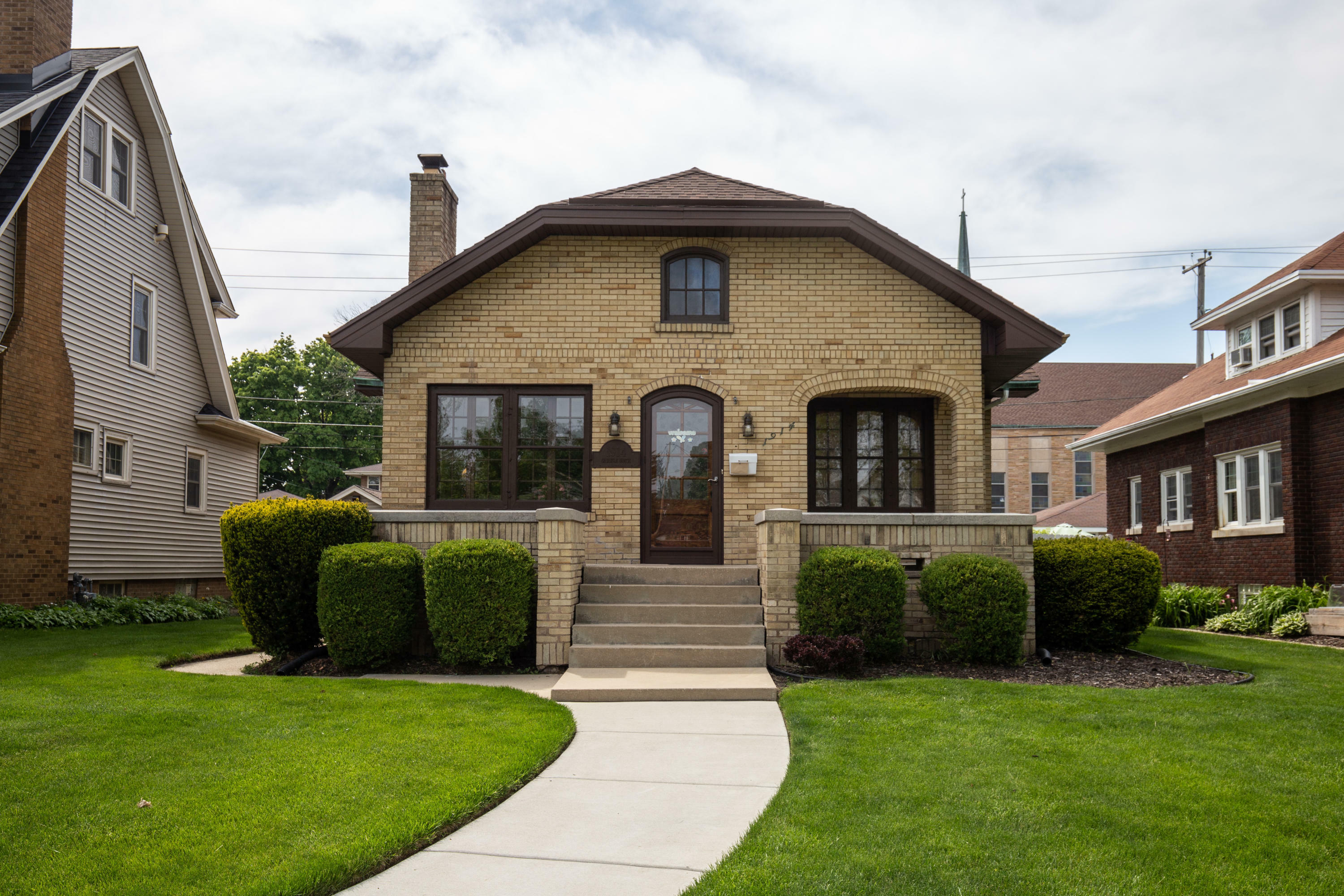 Property Photo:  1914 Carlisle Ave  WI 53404 