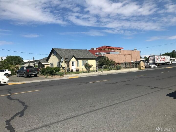 Property Photo:  715 SW 1st Avenue  WA 98848 