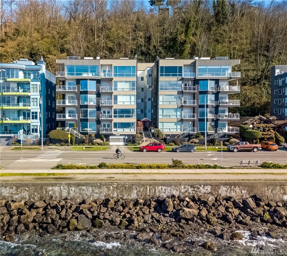 Property Photo:  1388 Alki Ave SW 304  WA 98116 