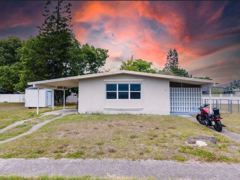 Property Photo:  22126 Gandy Avenue  FL 33952 