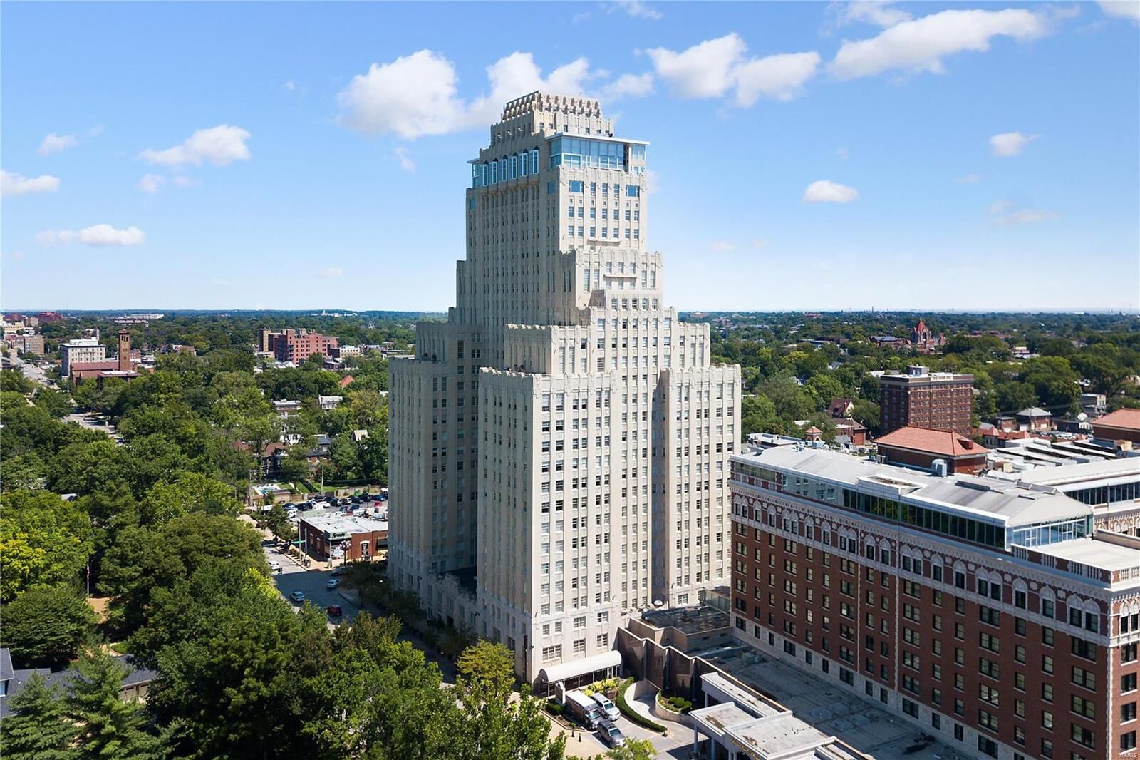 Property Photo: 232 N Kingshighway Boulevard 1007 MO 63108