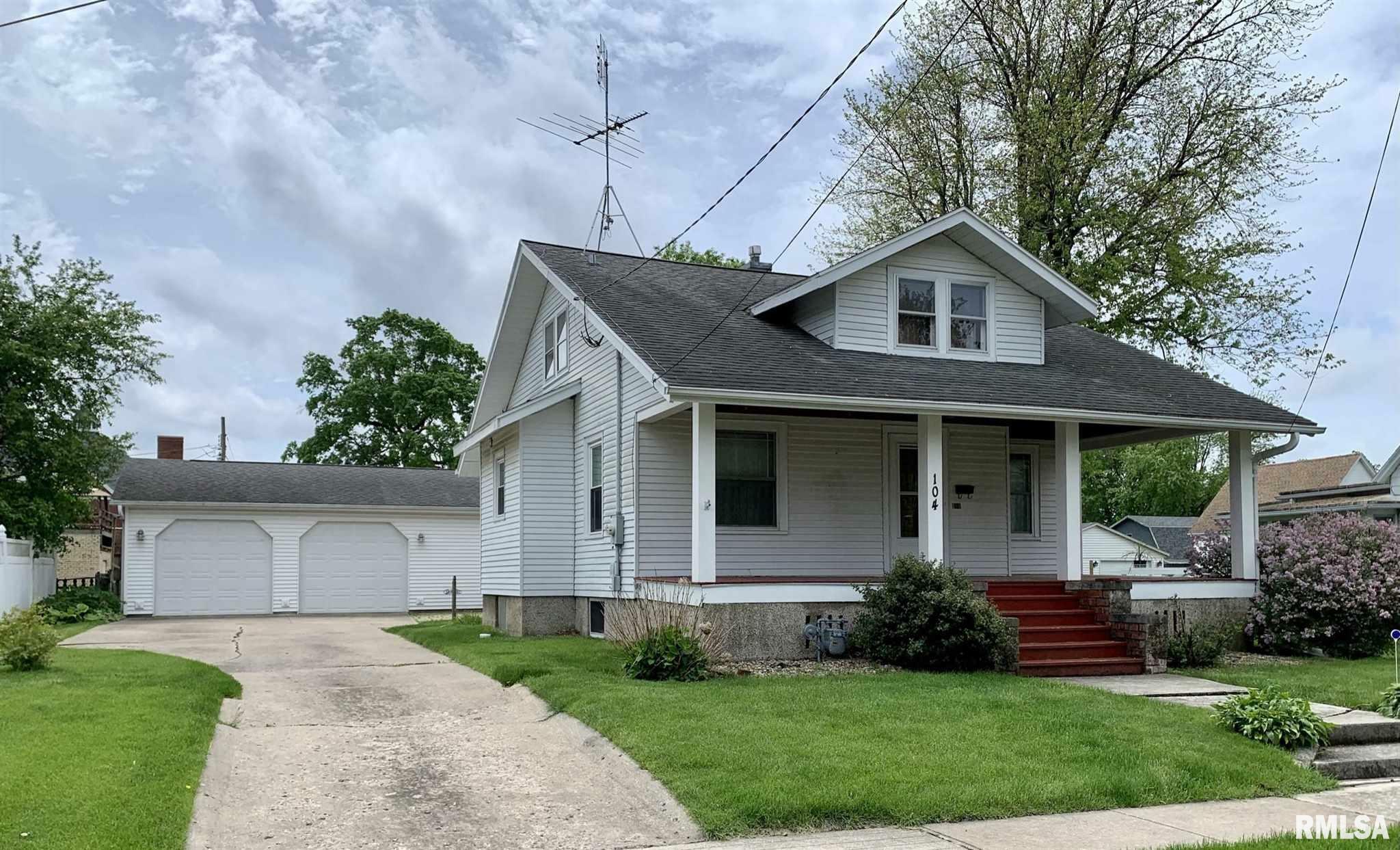 Property Photo:  104 W North  IL 61448 