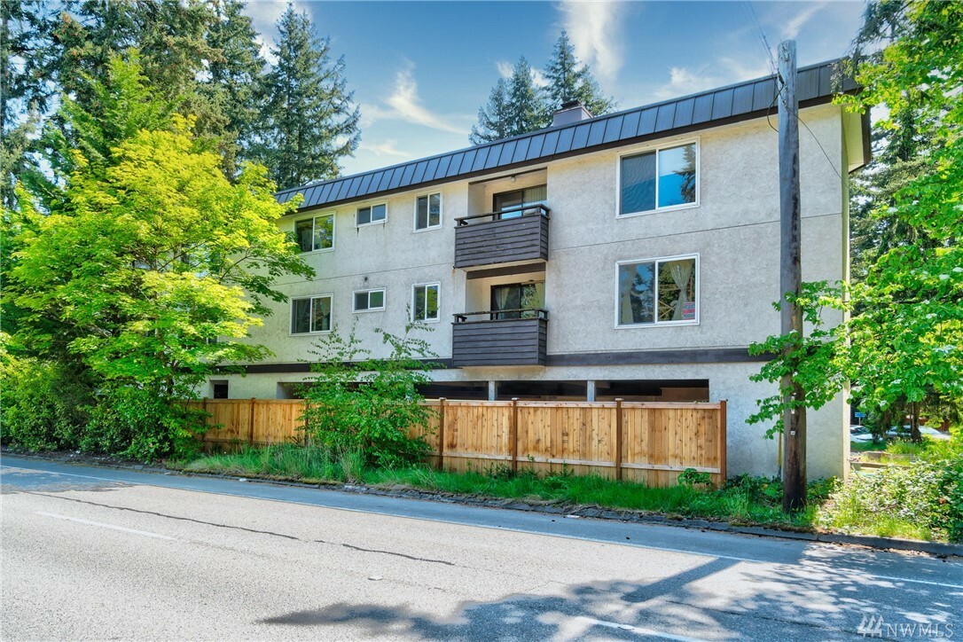 Property Photo: 500 N 149th 203 WA 98133