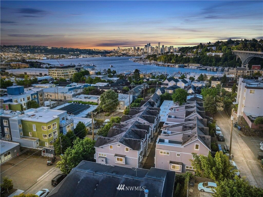 Property Photo:  3617 Albion Place N C  WA 98103 