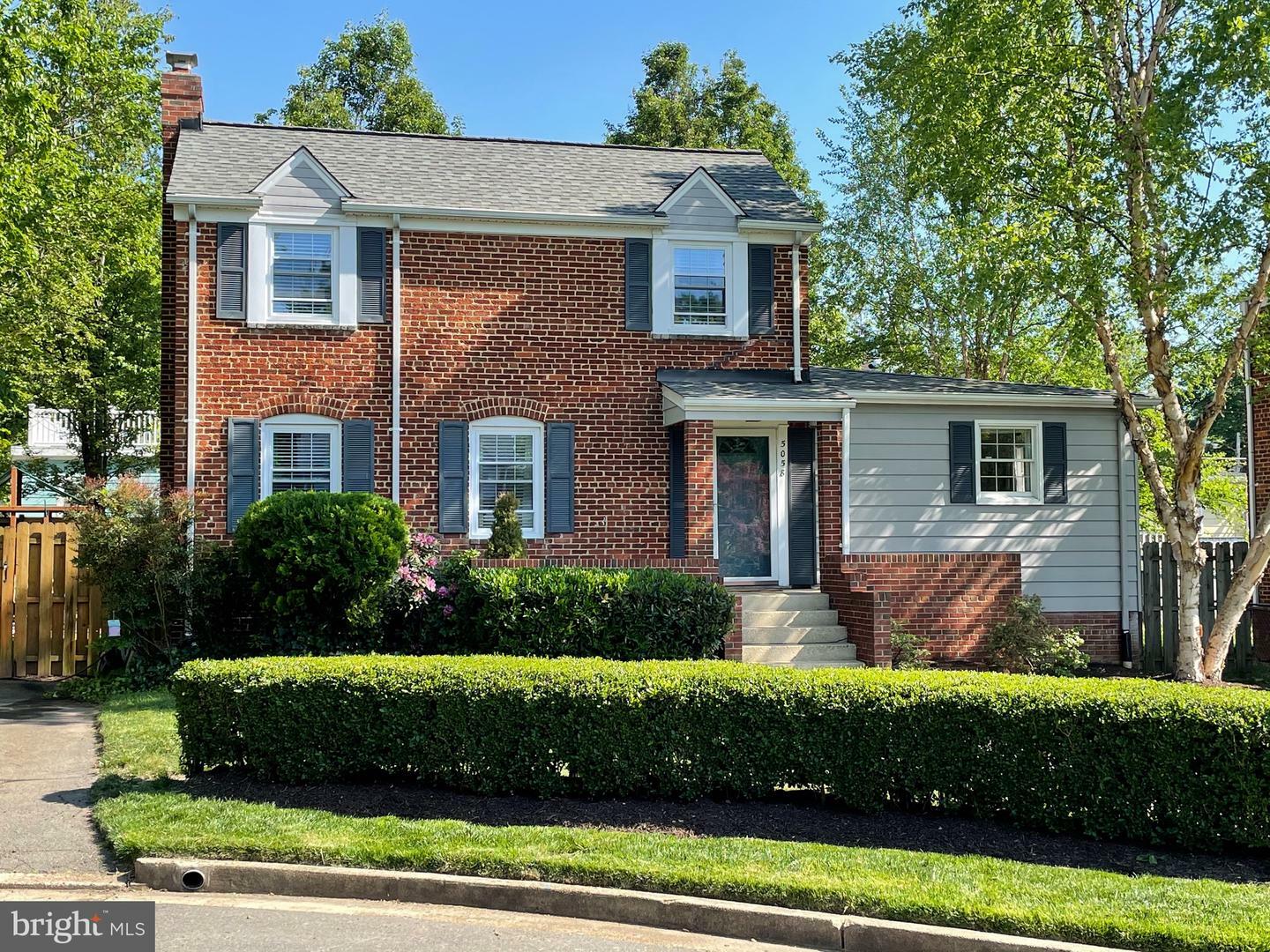 Property Photo: 5058 26th Road N VA 22207