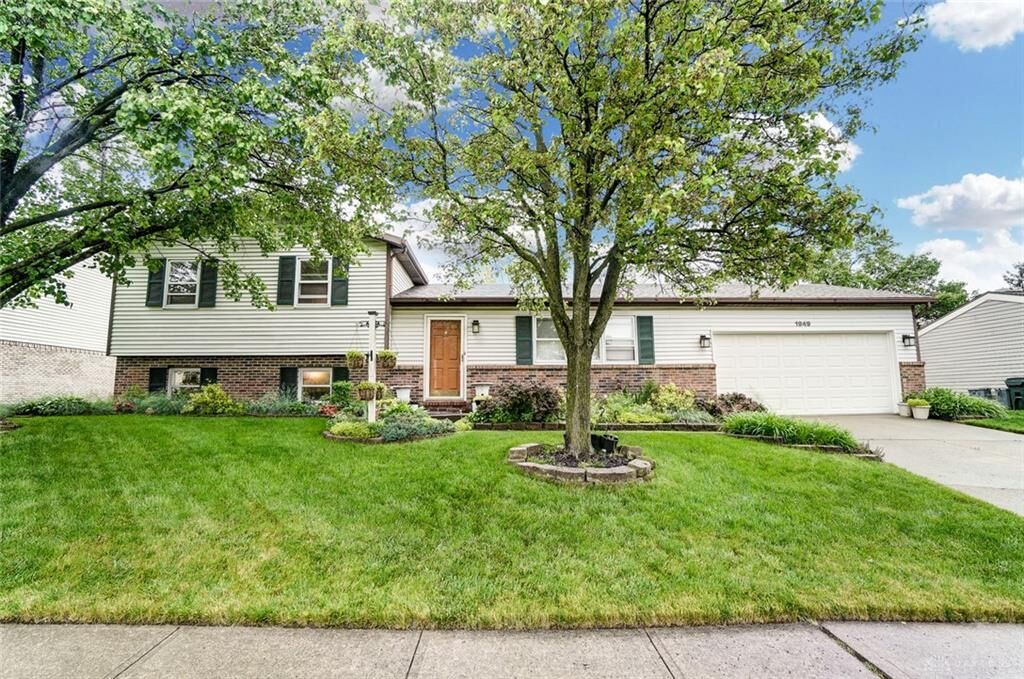 Property Photo:  1949 Lord Fitzwalter Drive  OH 45342 
