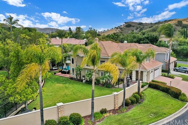 Property Photo: 8 Whitehollow CA 92679