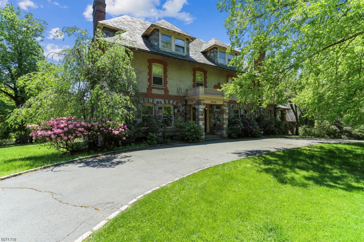 42 Western Dr  Millburn Twp. NJ 07078 photo