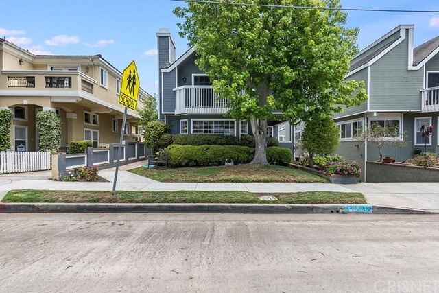 Property Photo: 507 El Redondo Avenue 1 CA 90277