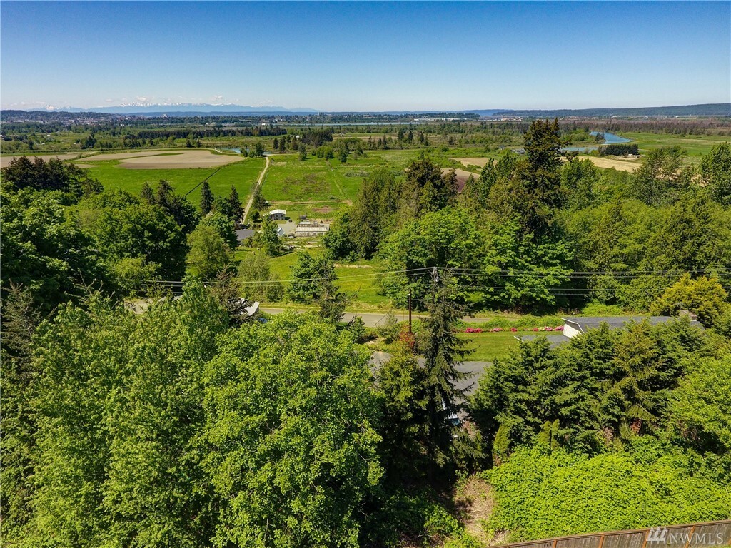 Property Photo:  4 79th Dr SE  WA 98258 