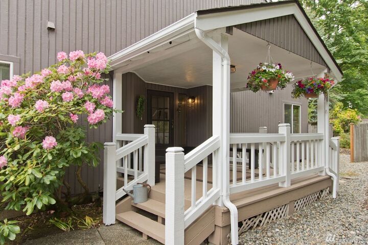 Property Photo: 2210 SE 8th Dr WA 98055