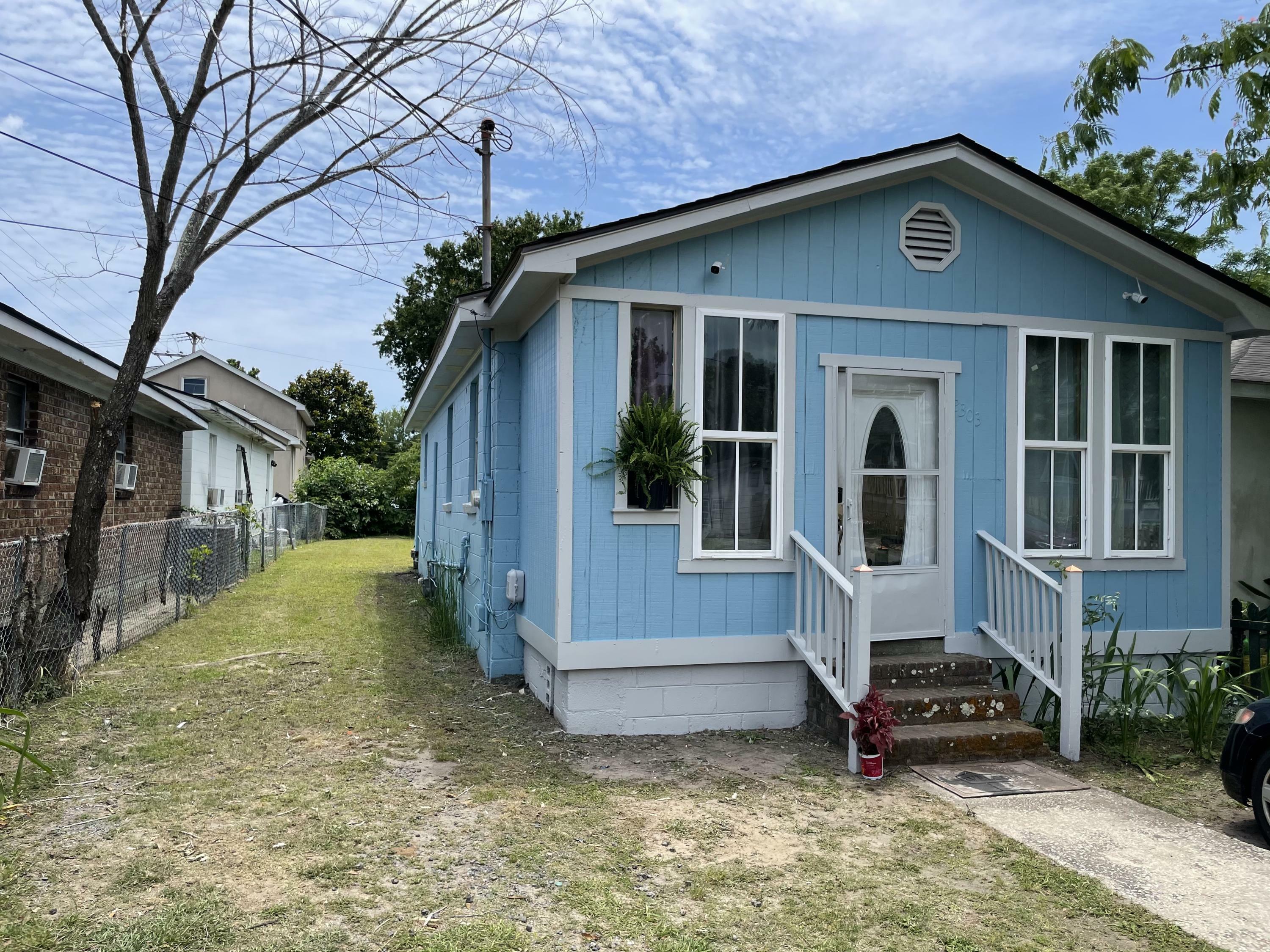 Property Photo:  2303 Delano Street  SC 29405 