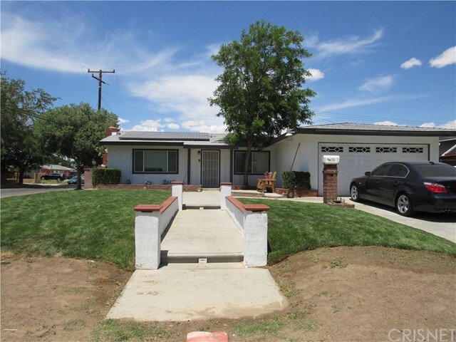 Property Photo: 333 Langhorn Street CA 93535
