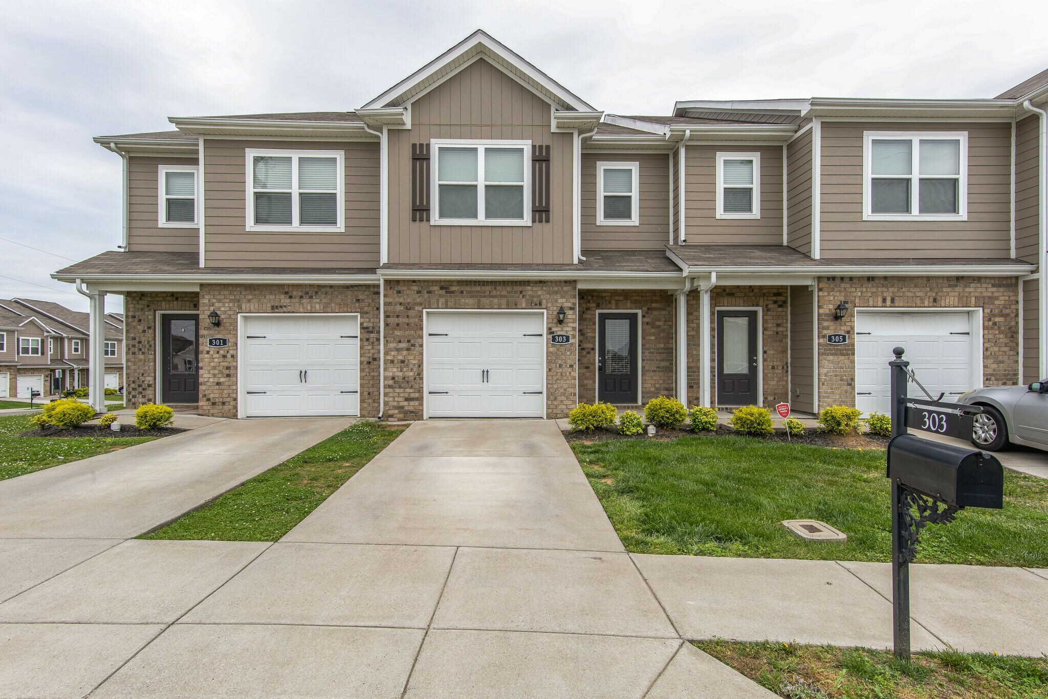 Property Photo: 303 Nixon Way TN 37086