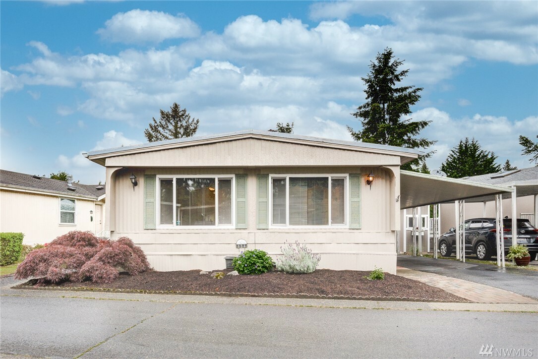 Property Photo:  18425 NE 95th St 121  WA 98052 