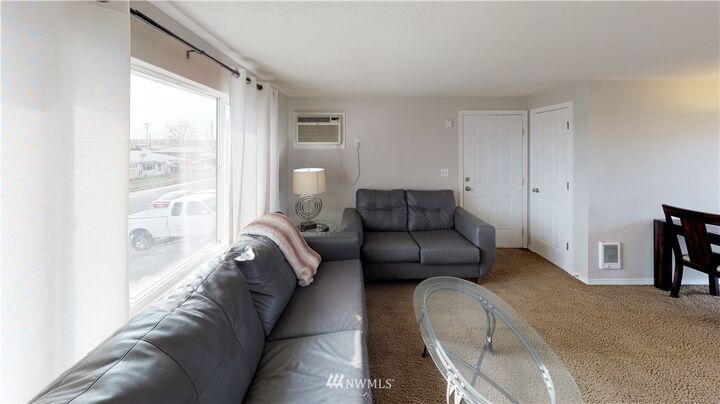 Property Photo:  1402 N Buell Street  WA 98837 