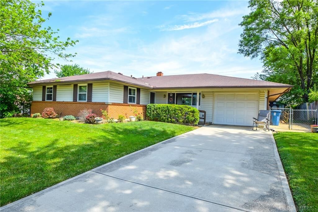 Property Photo: 5939 Hartwick Lane OH 45424