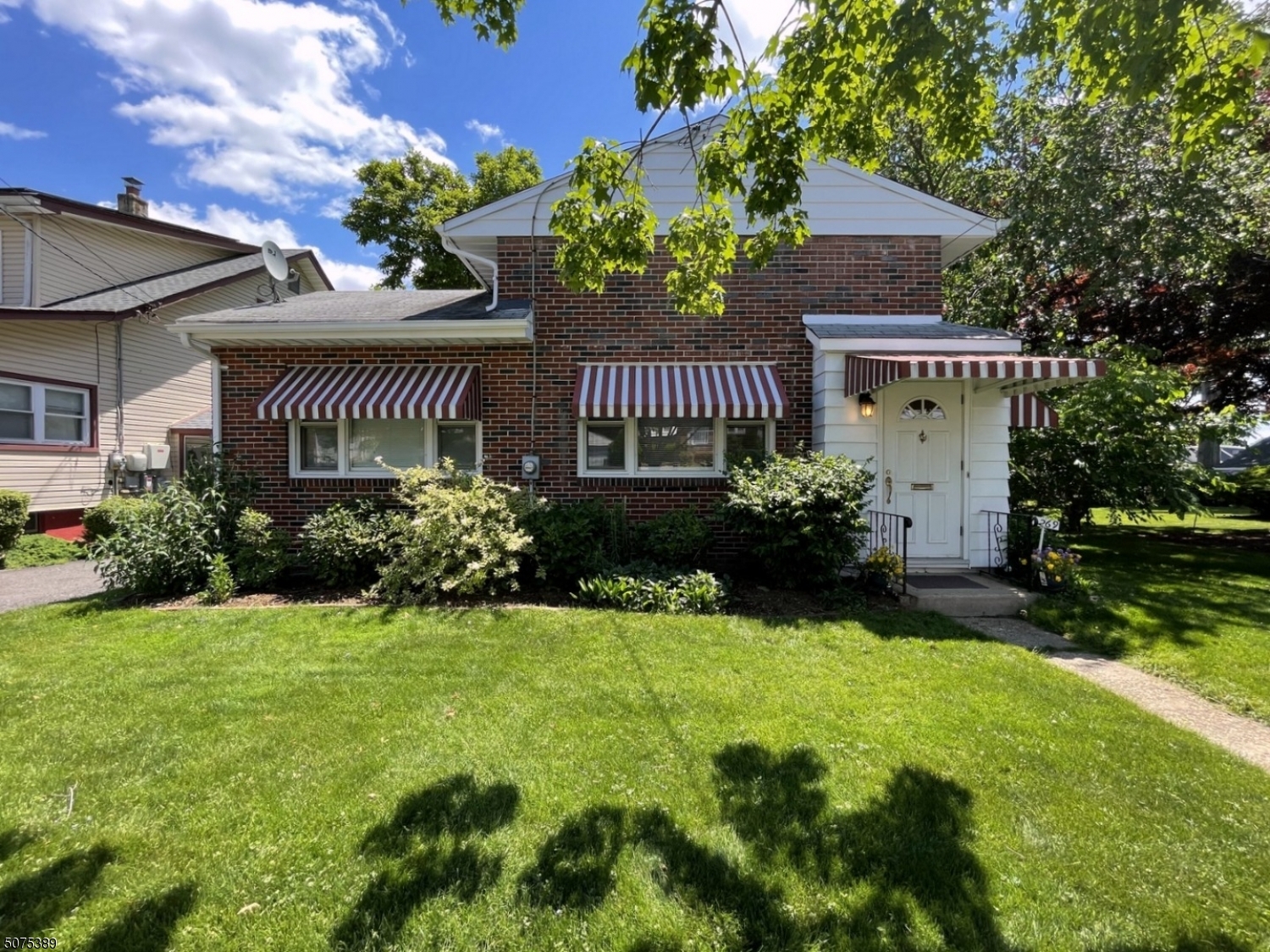 Property Photo:  1269 Grandview Ave  NJ 07083 