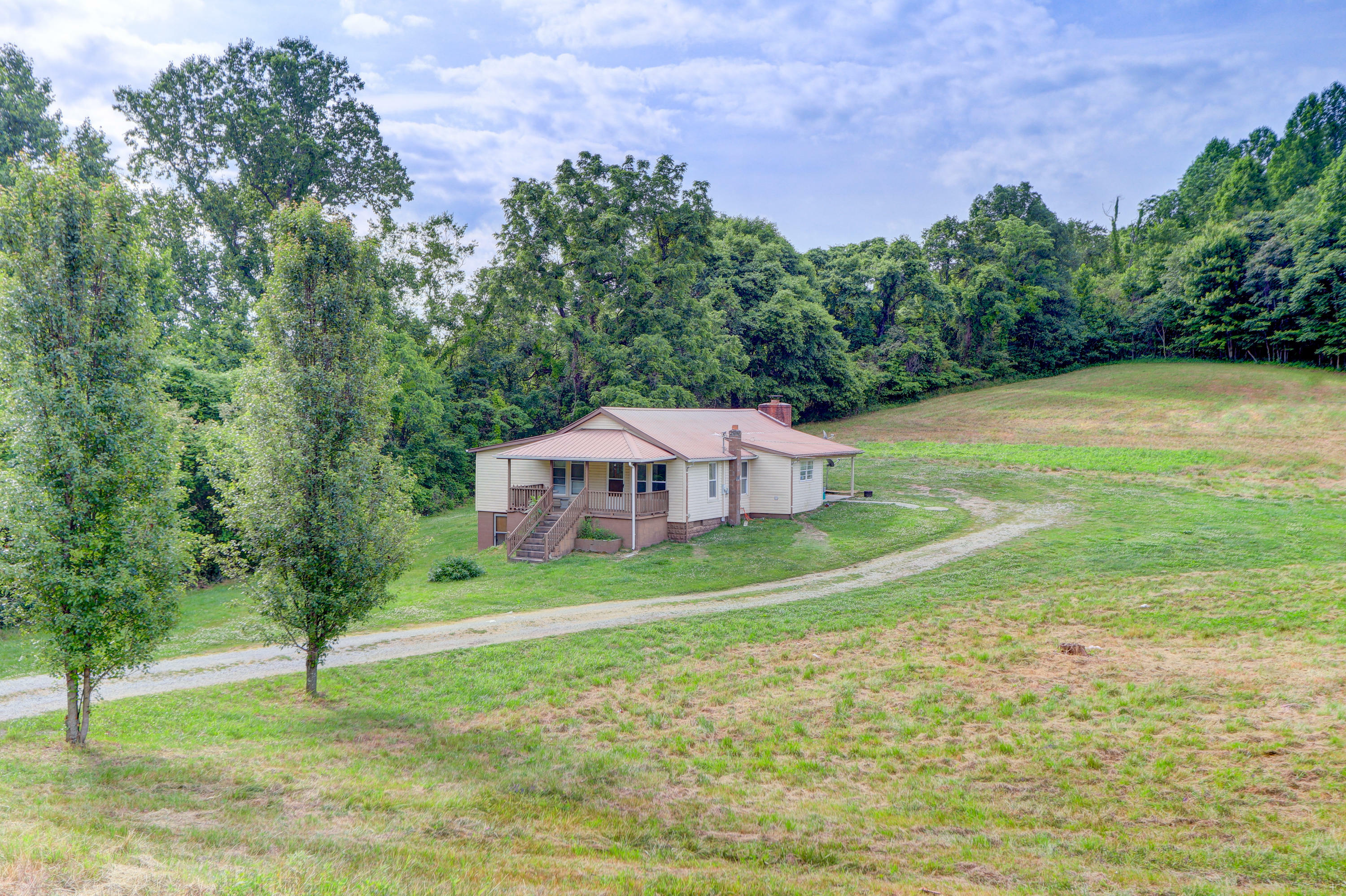 Property Photo:  497 Chestnut Stump Rd  TN 37766 