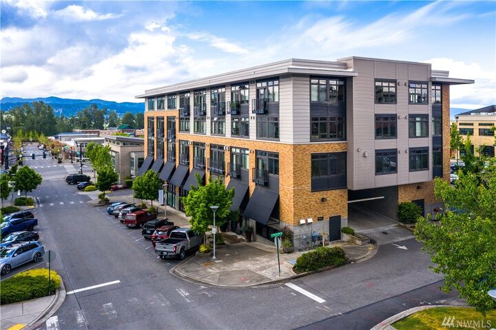 Property Photo:  3111 Newmarket St 402  WA 98226 