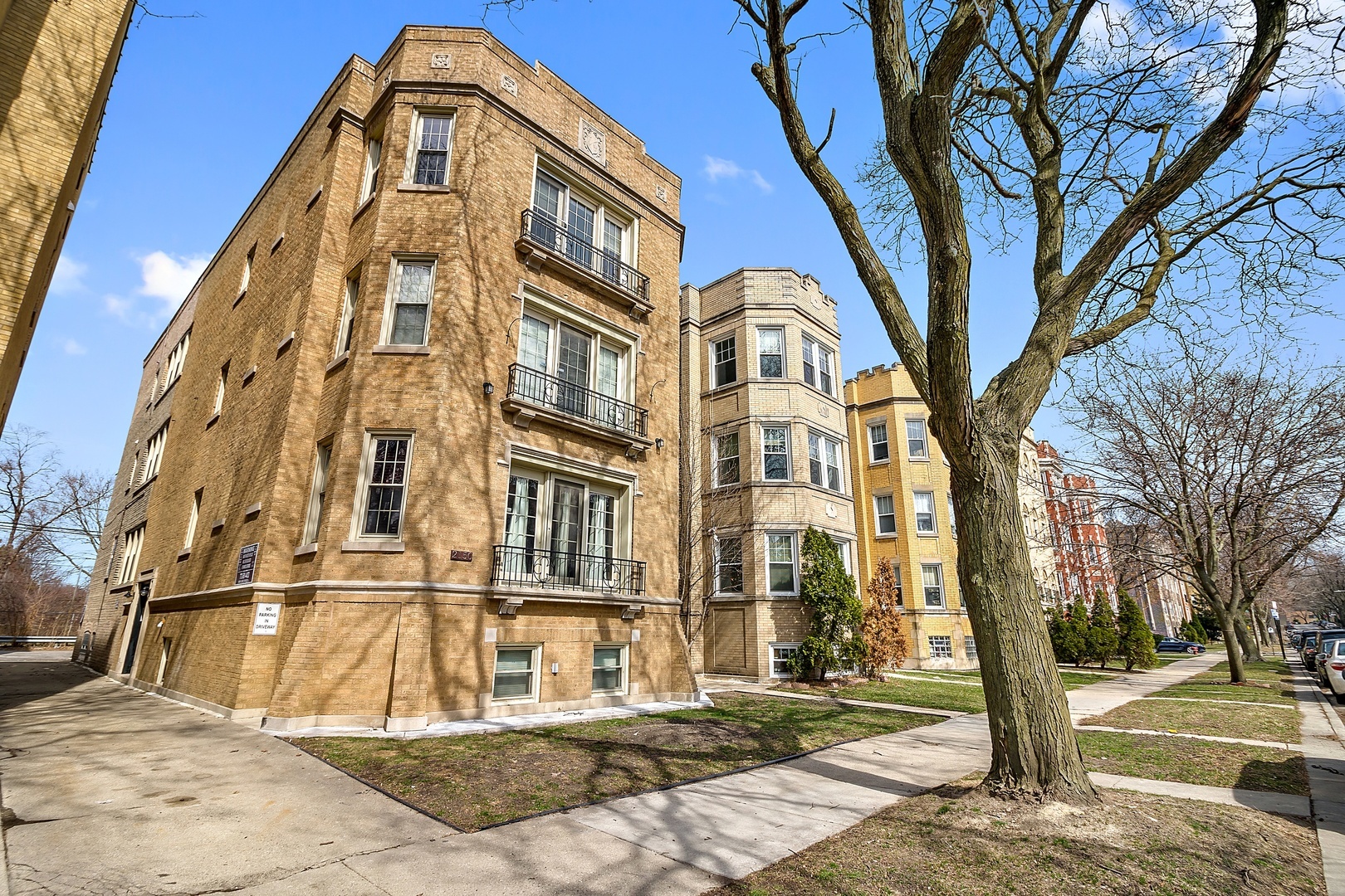 Property Photo:  2150 W Arthur Avenue 3  IL 60645 