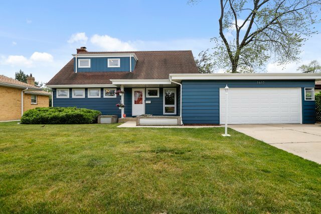 Property Photo:  1617 Oakton Street  IL 60068 