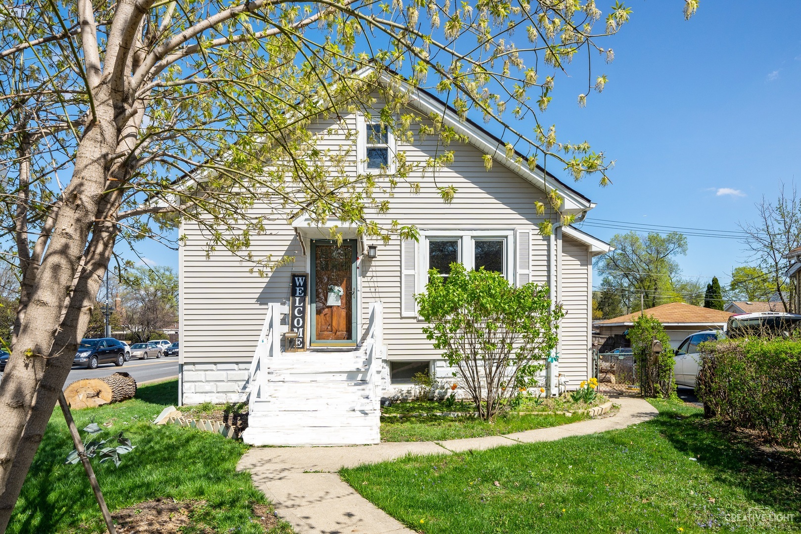 Property Photo: 321 N Berteau Avenue IL 60126