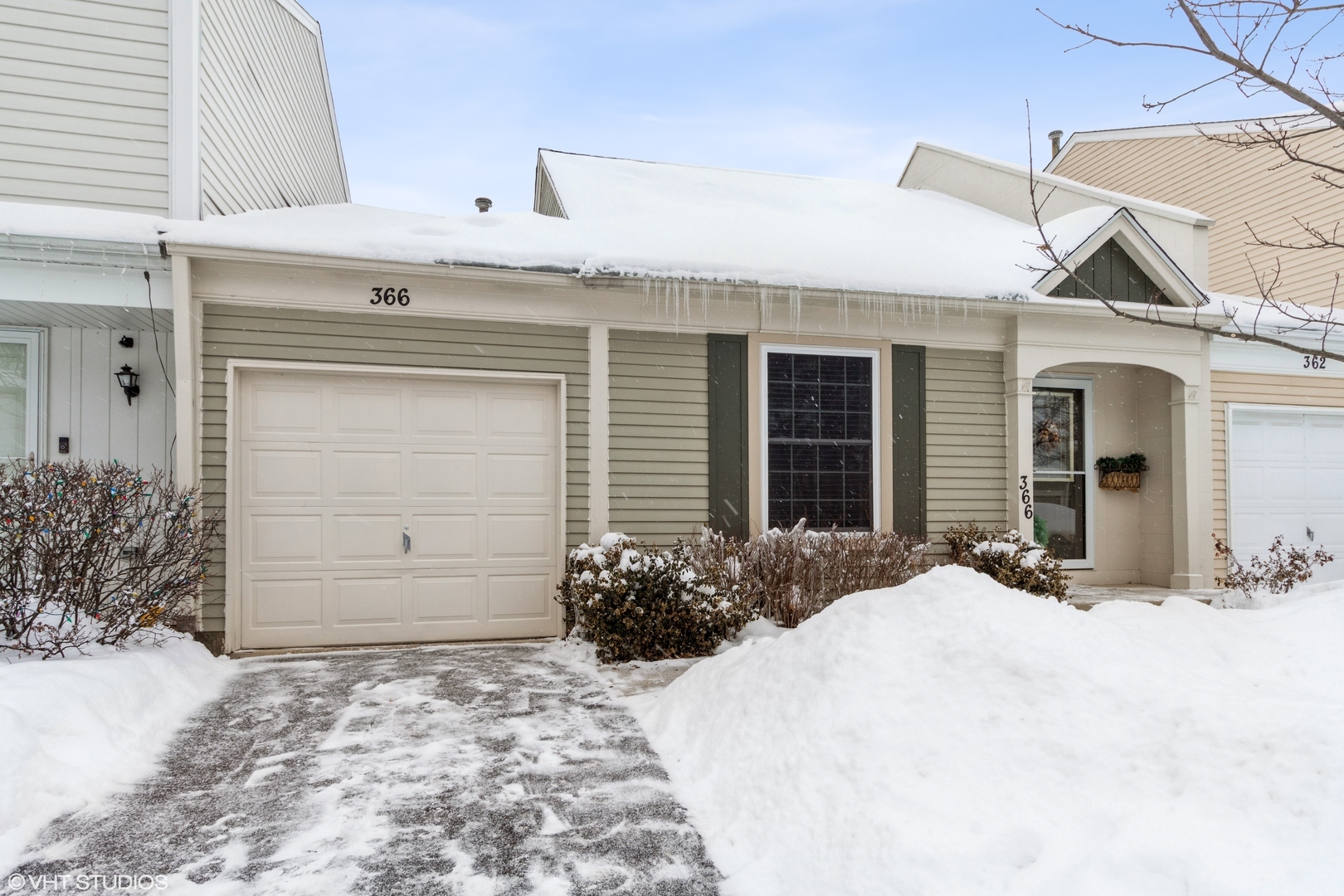 Property Photo:  366 W Birchwood Avenue  IL 60067 