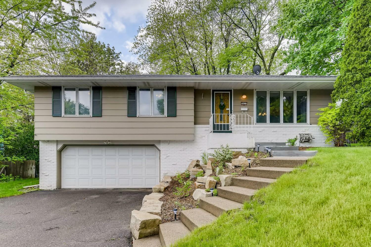 Property Photo: 3621 Louisiana Avenue N MN 55427
