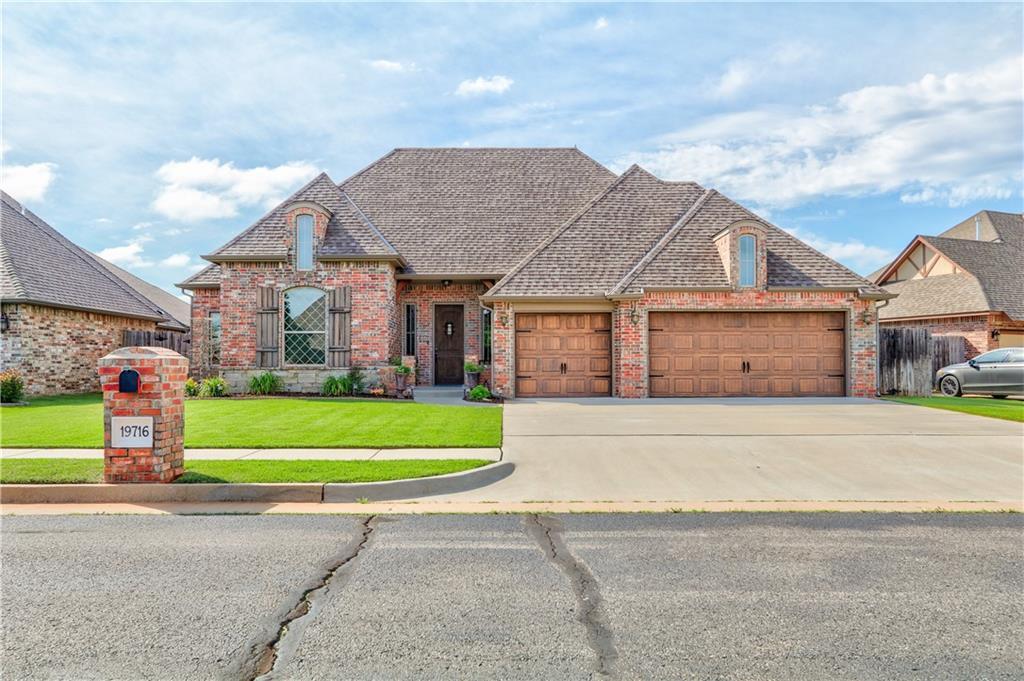 Property Photo: 19716 Meadow Bend Avenue OK 73012