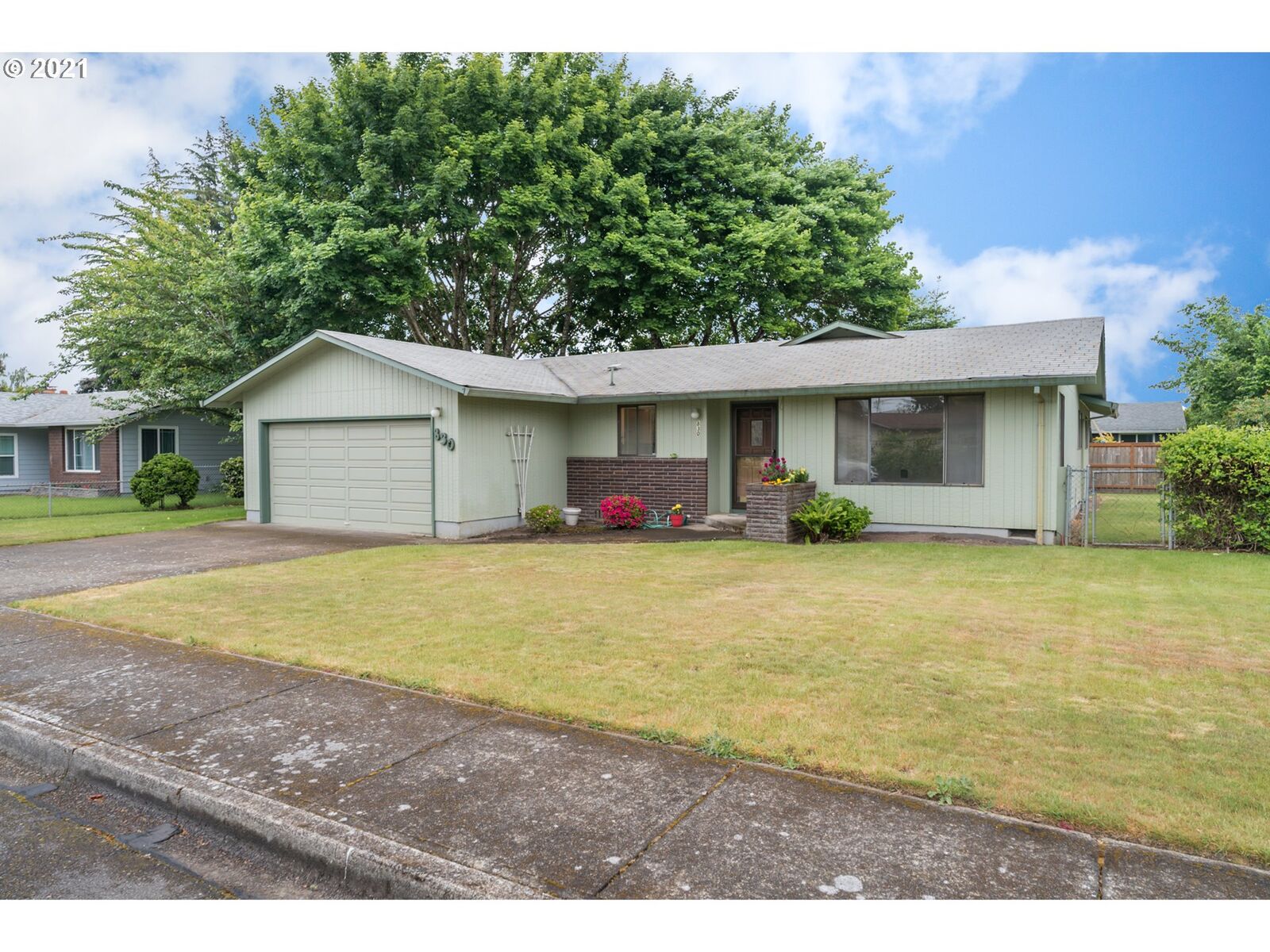 Property Photo:  830 NE 26th St  OR 97128 