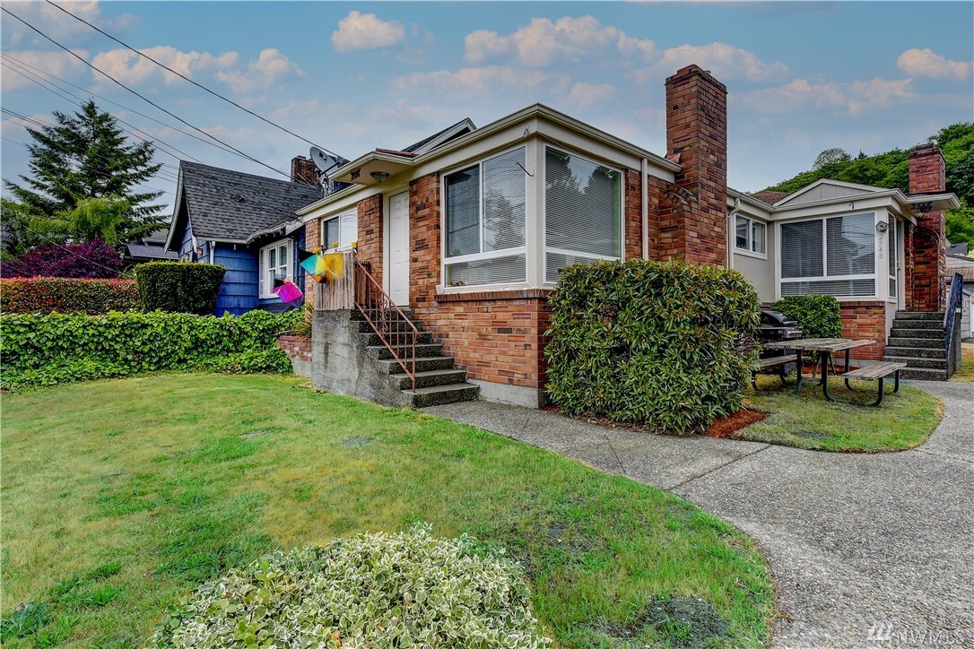 Property Photo: 2546 /2550 56th Ave SW WA 98116
