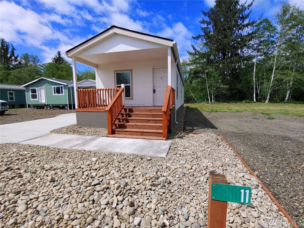 Property Photo:  2010 Broadway Ave 11  WA 98550 